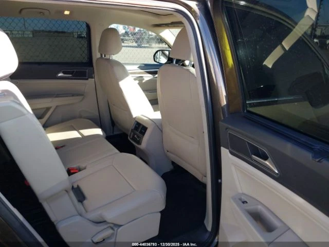 VW Atlas R-LINE* AWD* Digital* м.Точки* Подгрев* 7-местен, снимка 11 - Автомобили и джипове - 53370292