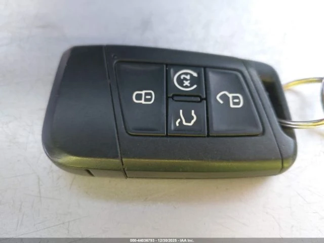 VW Atlas R-LINE* AWD* Digital* м.Точки* Подгрев* 7-местен, снимка 13 - Автомобили и джипове - 53370292