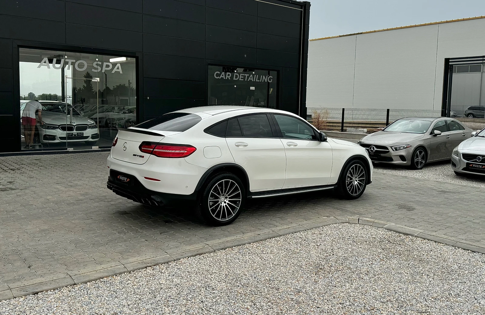 Mercedes-Benz GLC 350 d * AMG Pack* Обдухване/Подгрев/Keyless/360Камера - изображение 4