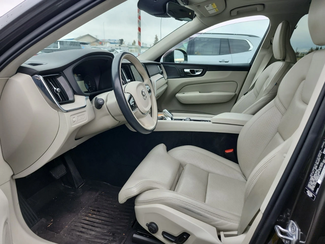 Volvo XC60 * АВТО КРЕДИТ* ЦЕНА ДО БГ * СЕРВИЗНА ИСТОРИЯ *  - изображение 7