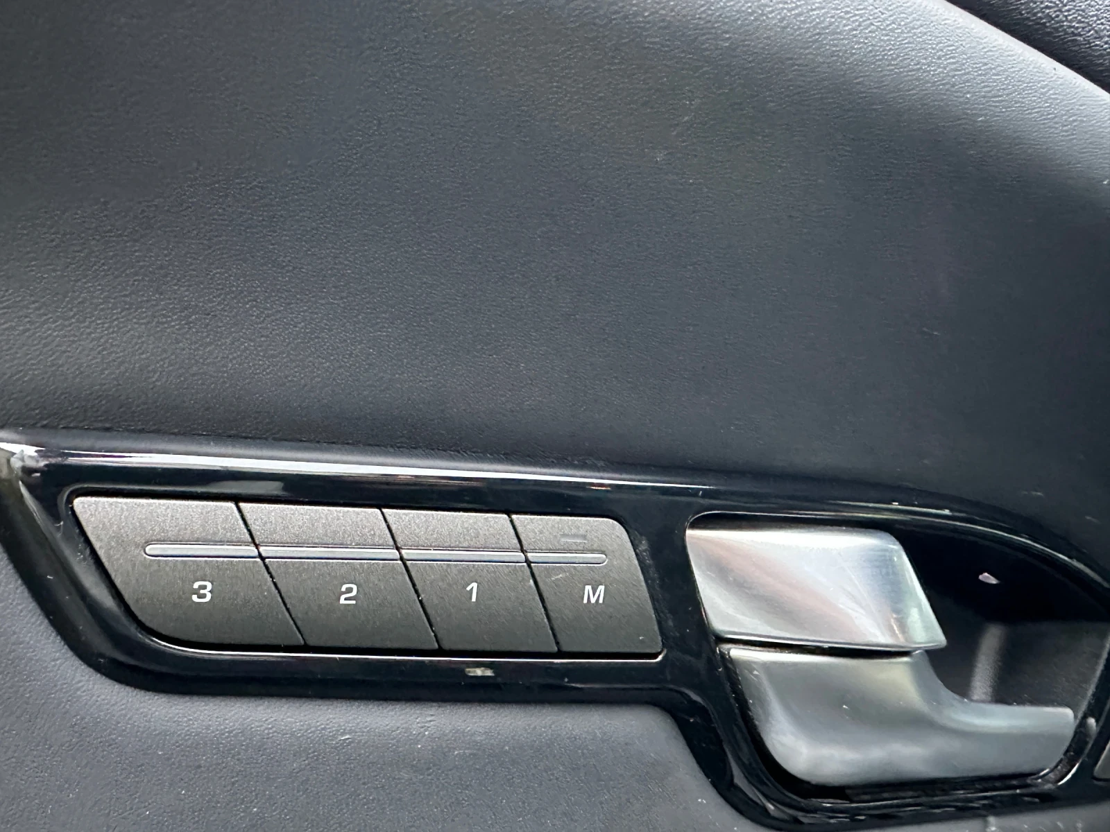 Land Rover Range Rover Evoque HSE Black Edition / 4x4 / 360 Kamera / Meridian, снимка 8 - Автомобили и джипове - 54322831
