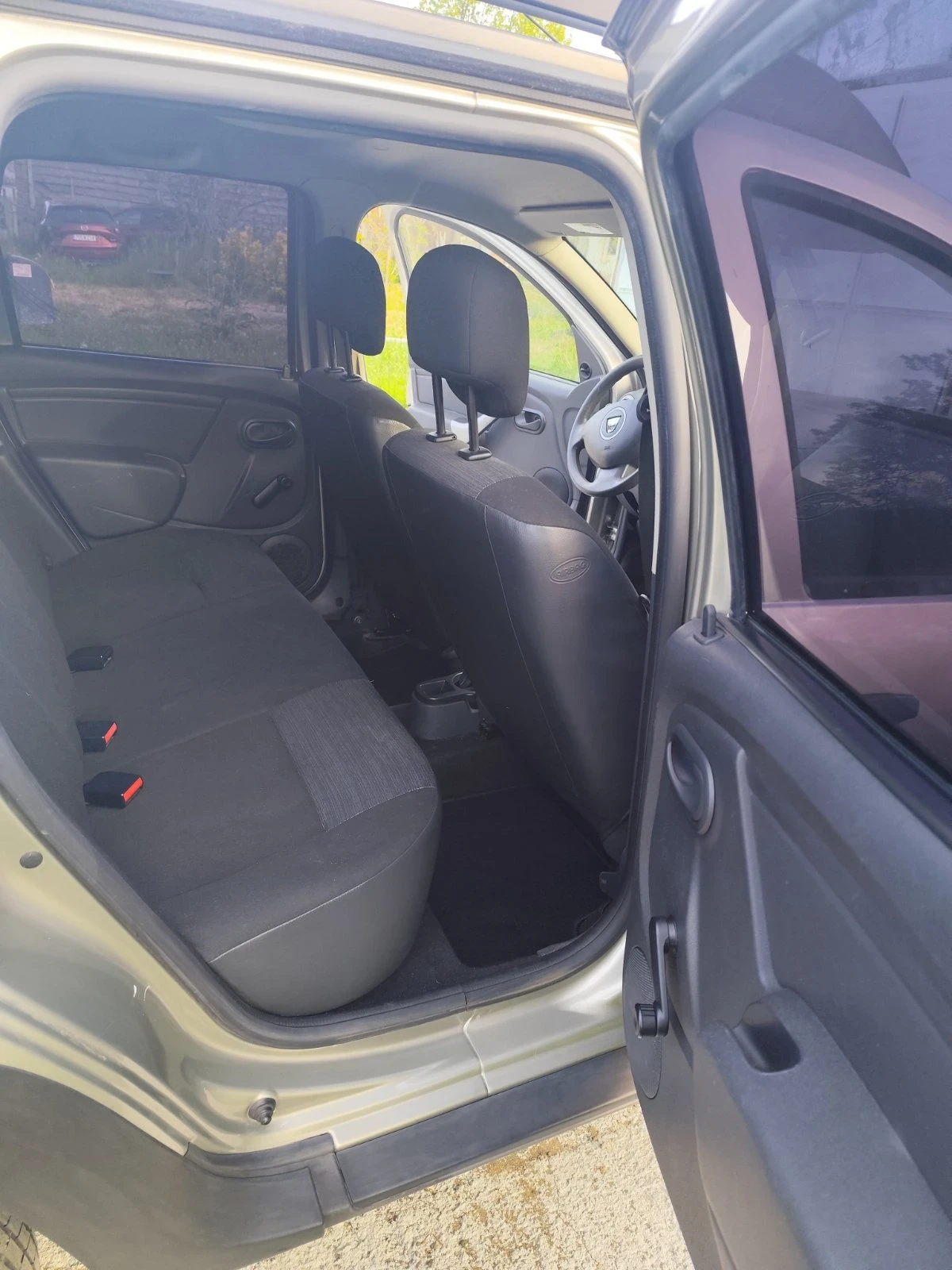 Dacia Duster 1.5 dci, снимка 6 - Автомобили и джипове - 54972082