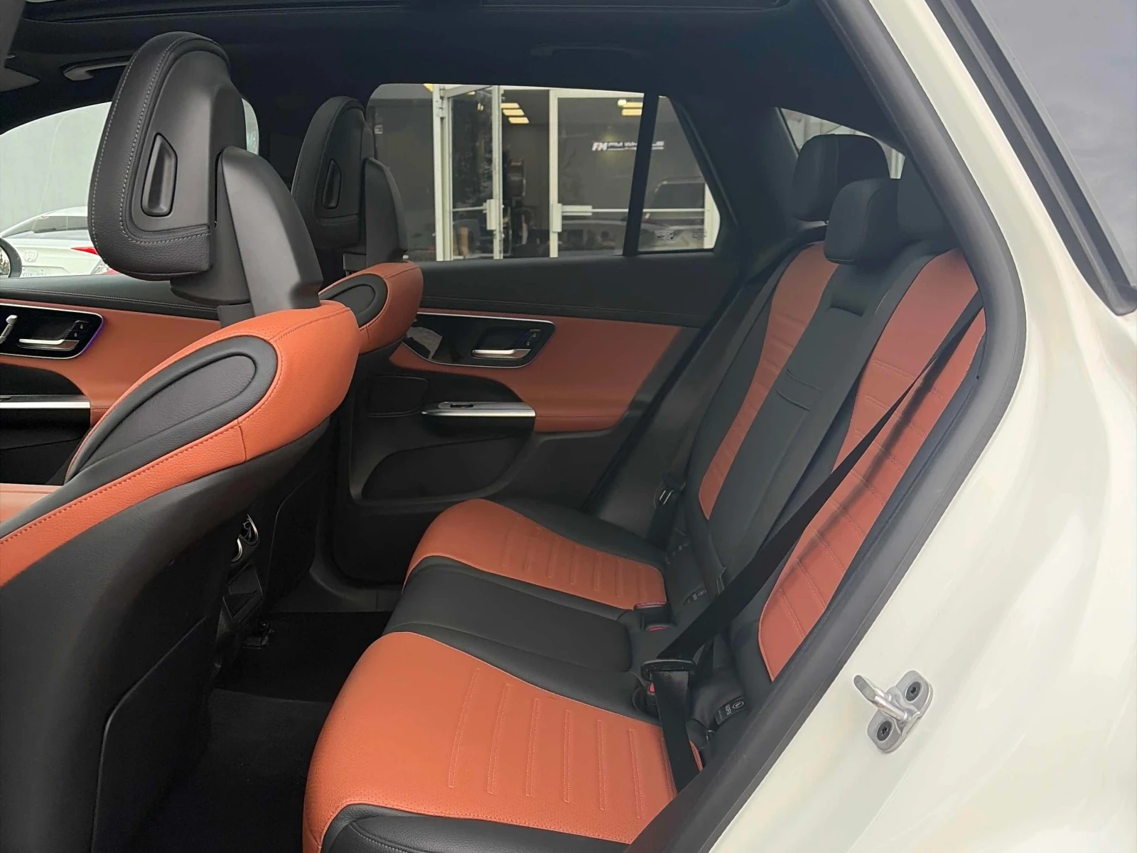 Mercedes-Benz GLC 300 4MATIC | CARFAX | АВТОКРЕДИТ БЕЗ ПЪРВОНАЧАЛНА, снимка 17 - Автомобили и джипове - 56060359
