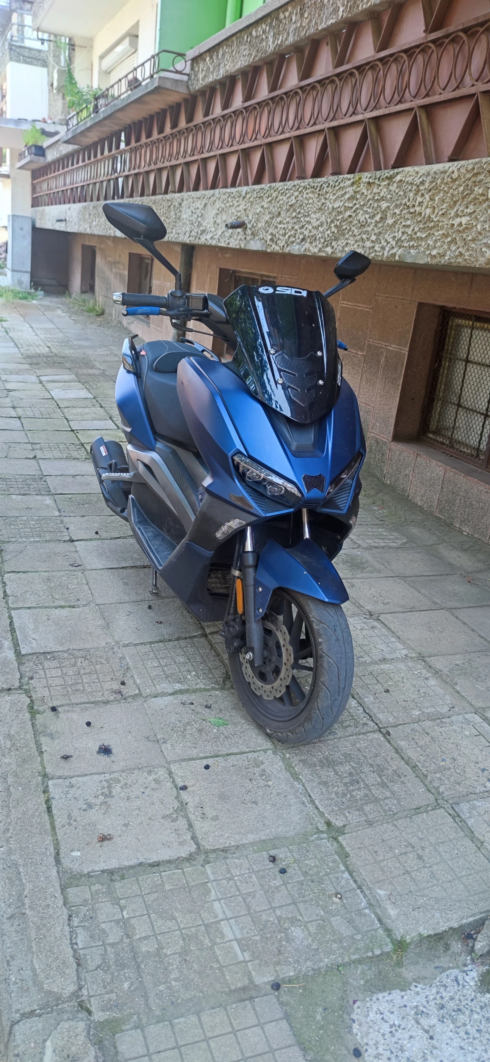 Lexmoto Scooters Aura 125