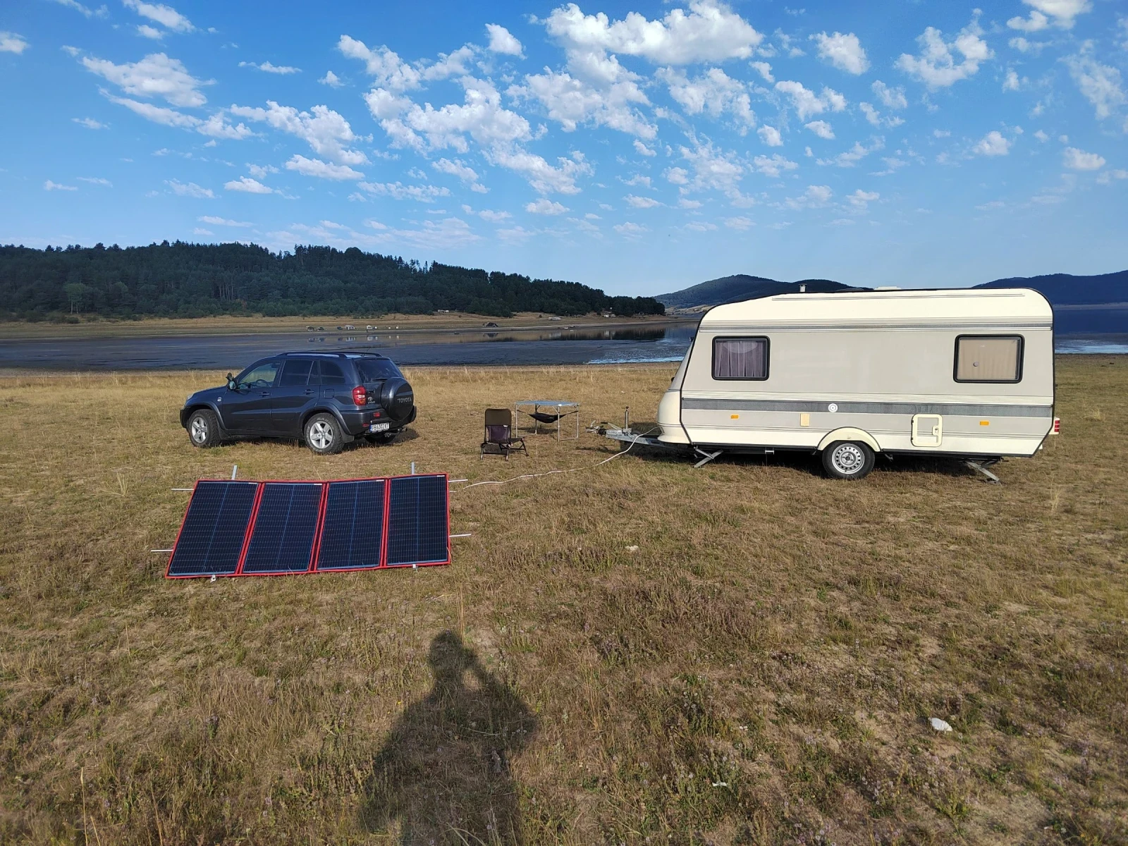 Каравана Hobby De luxe 450, снимка 2 - Каравани и кемпери - 53826093