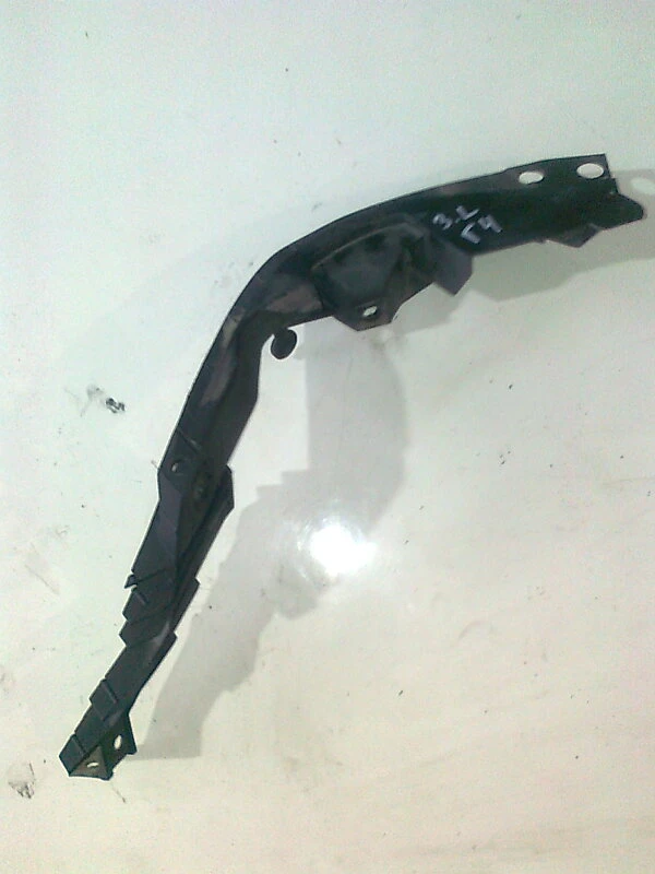 водач задна броня ляв за Фолксваген Голф 4 (2)