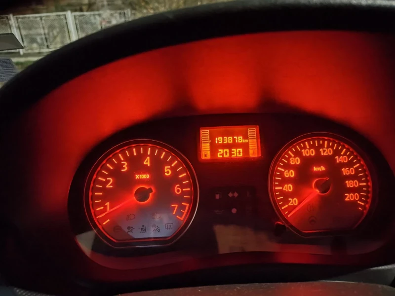 Dacia Sandero, снимка 14 - Автомобили и джипове - 48099319