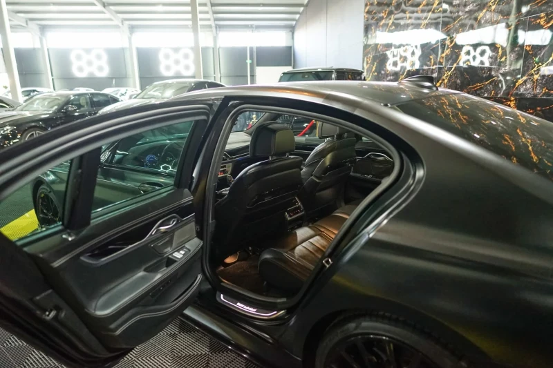 BMW 750 D XDRIVE BLACK FIRE EDITION 1OF150 ЛИЗИНГ 100%, снимка 15 - Автомобили и джипове - 52706299
