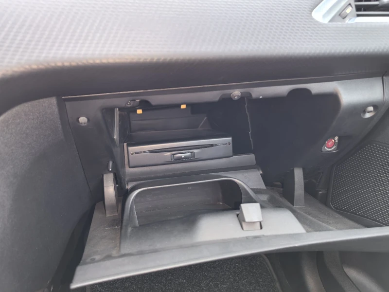 Peugeot 2008 1.6HDI Напълно обслужен, снимка 11 - Автомобили и джипове - 53123685