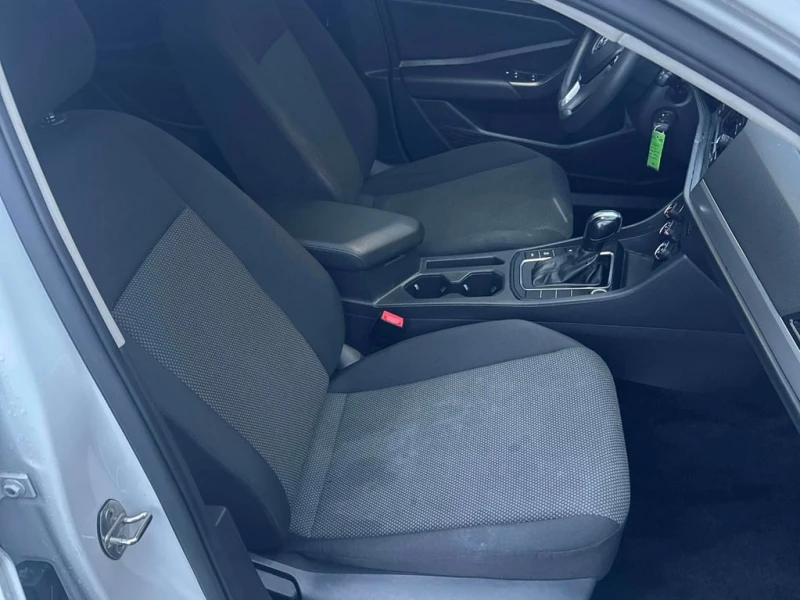 VW Jetta * Comfortline * CARFAX * БЕЗ ПЪРВОНАЧАЛНА ВНОСКА, снимка 14 - Автомобили и джипове - 53153846
