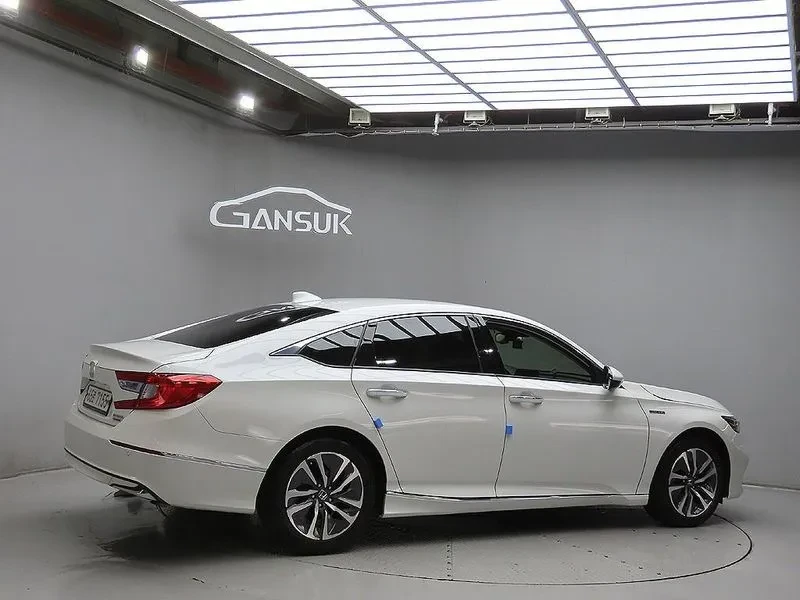 Honda Accord 2.0 Hybrid Touring, снимка 4 - Автомобили и джипове - 55921895