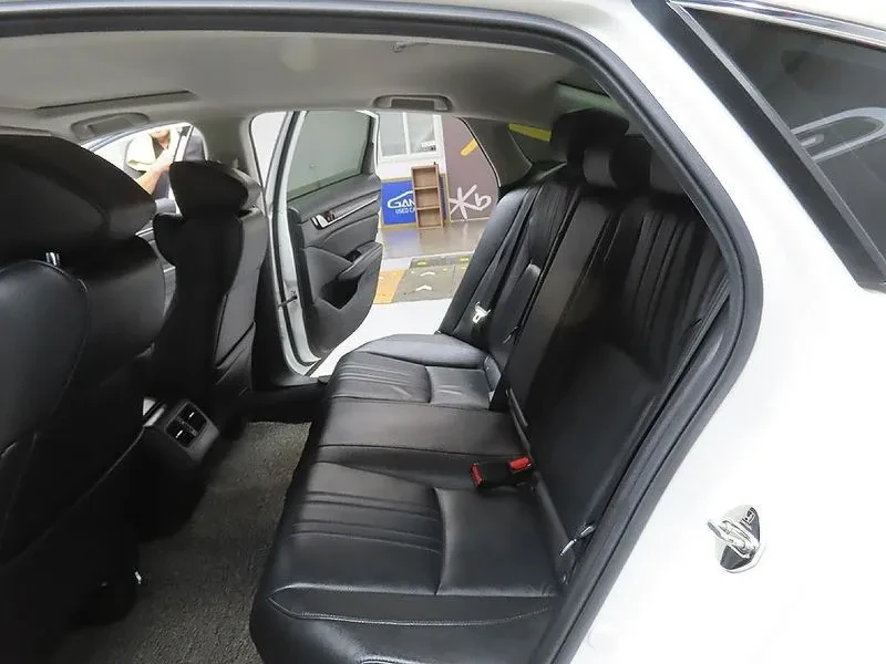Honda Accord 2.0 Hybrid Touring, снимка 10 - Автомобили и джипове - 55921895
