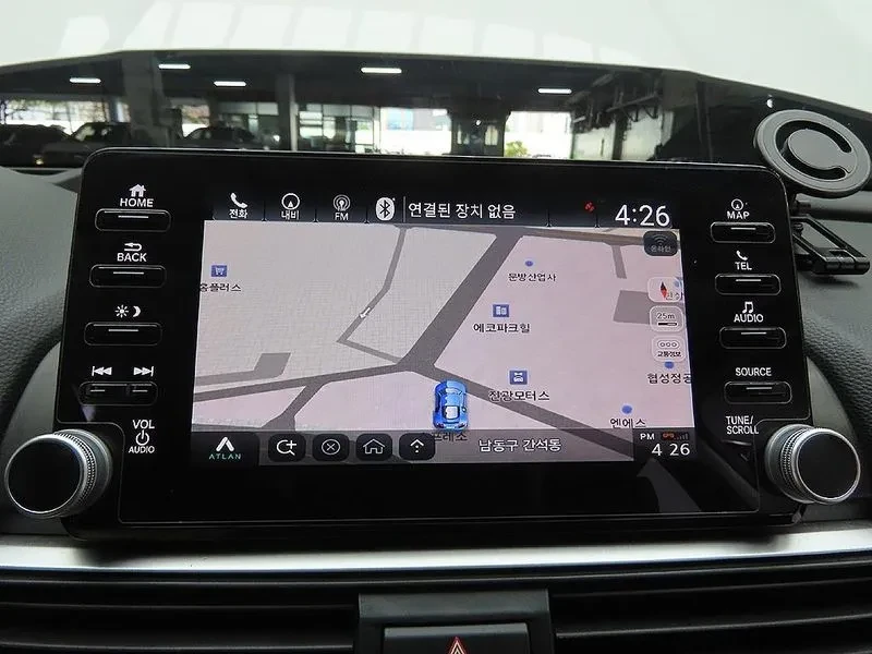 Honda Accord 2.0 Hybrid Touring, снимка 14 - Автомобили и джипове - 55921895