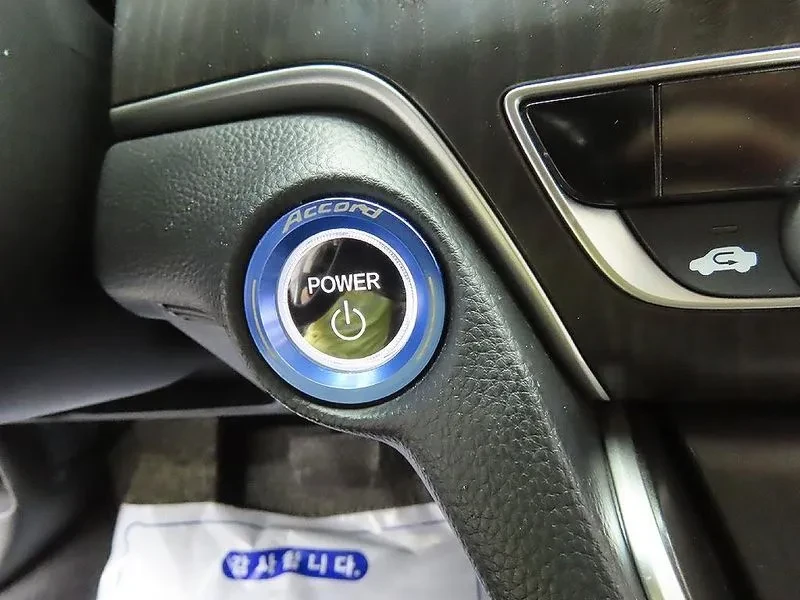 Honda Accord 2.0 Hybrid Touring, снимка 13 - Автомобили и джипове - 55921895