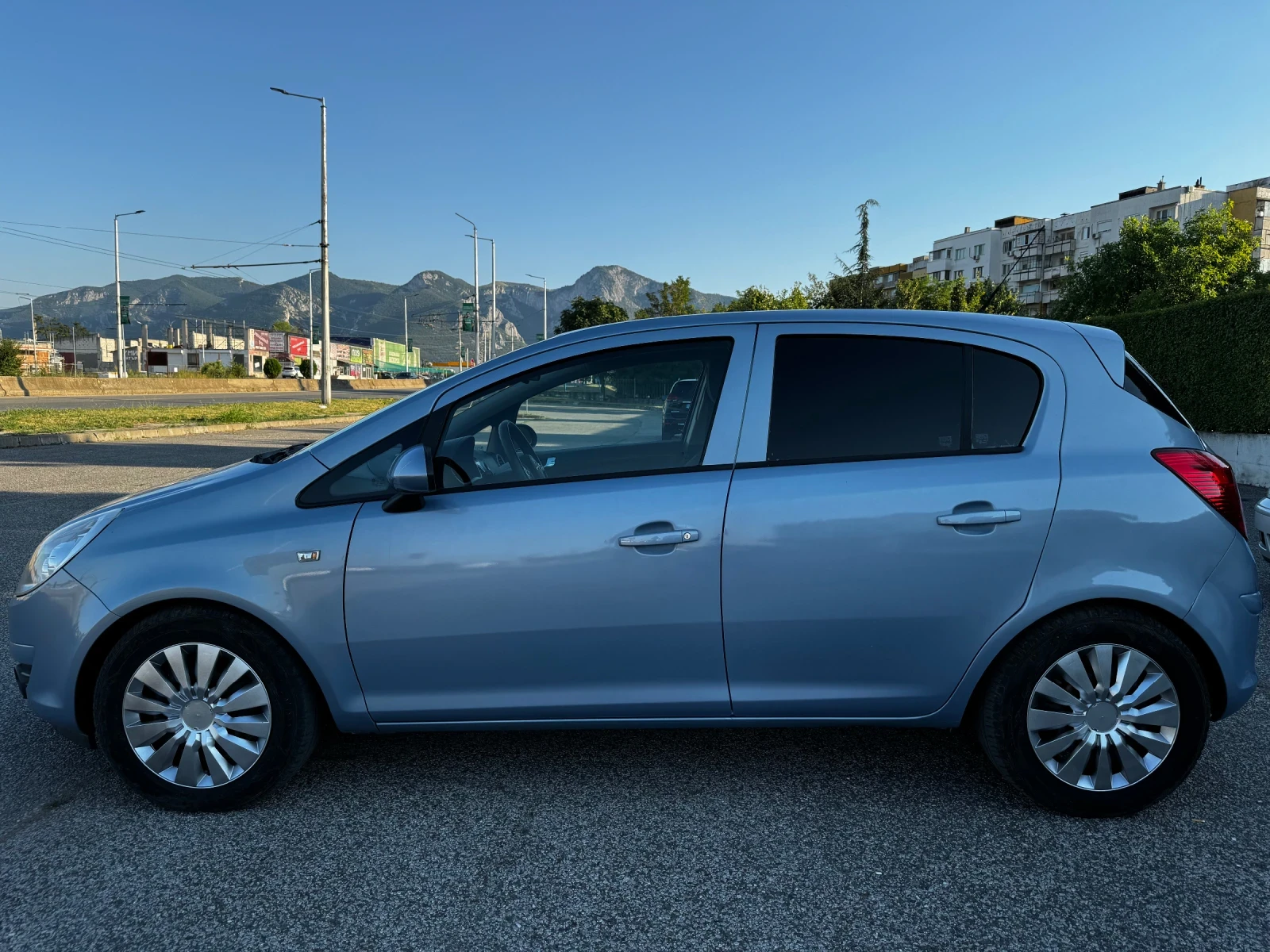 Opel Corsa 1.2I/АВТОМАТИК/65000КМ - изображение 2