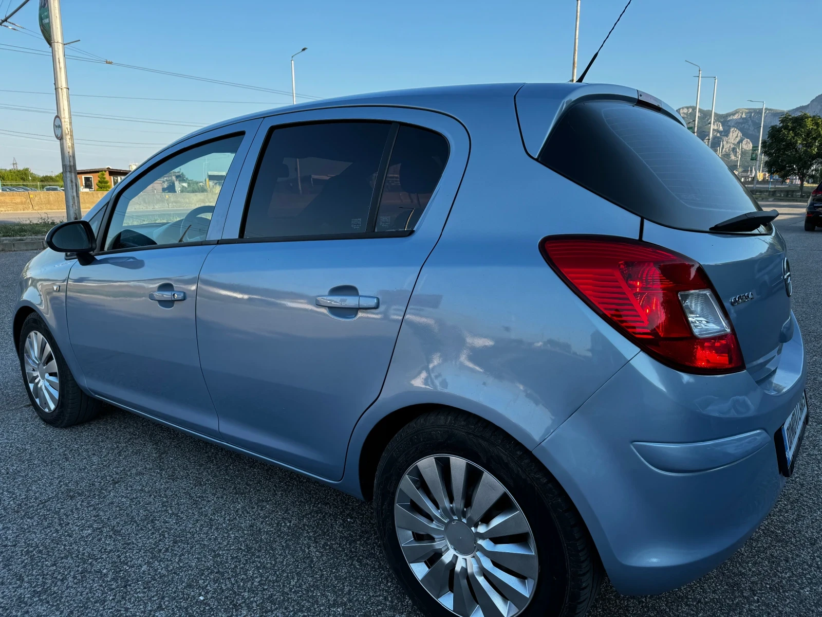 Opel Corsa 1.2I/АВТОМАТИК/65000КМ - изображение 3