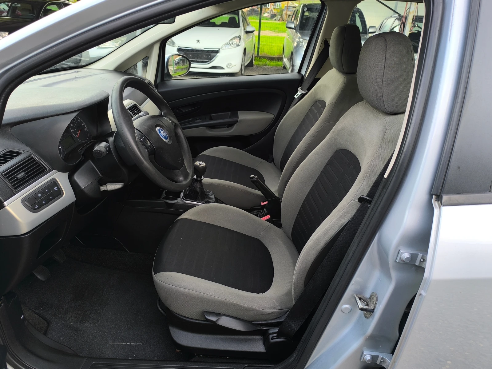 Fiat Punto -1.4i-78кс-КЛИМАТИК- - изображение 9