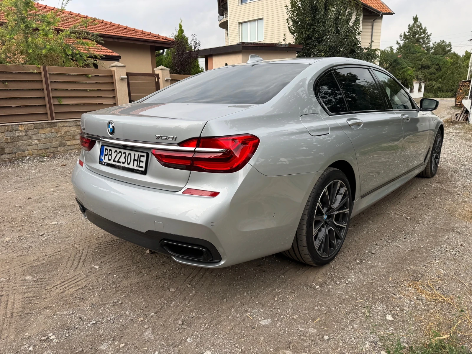 BMW 750 LONG/ XDRIVE - изображение 2