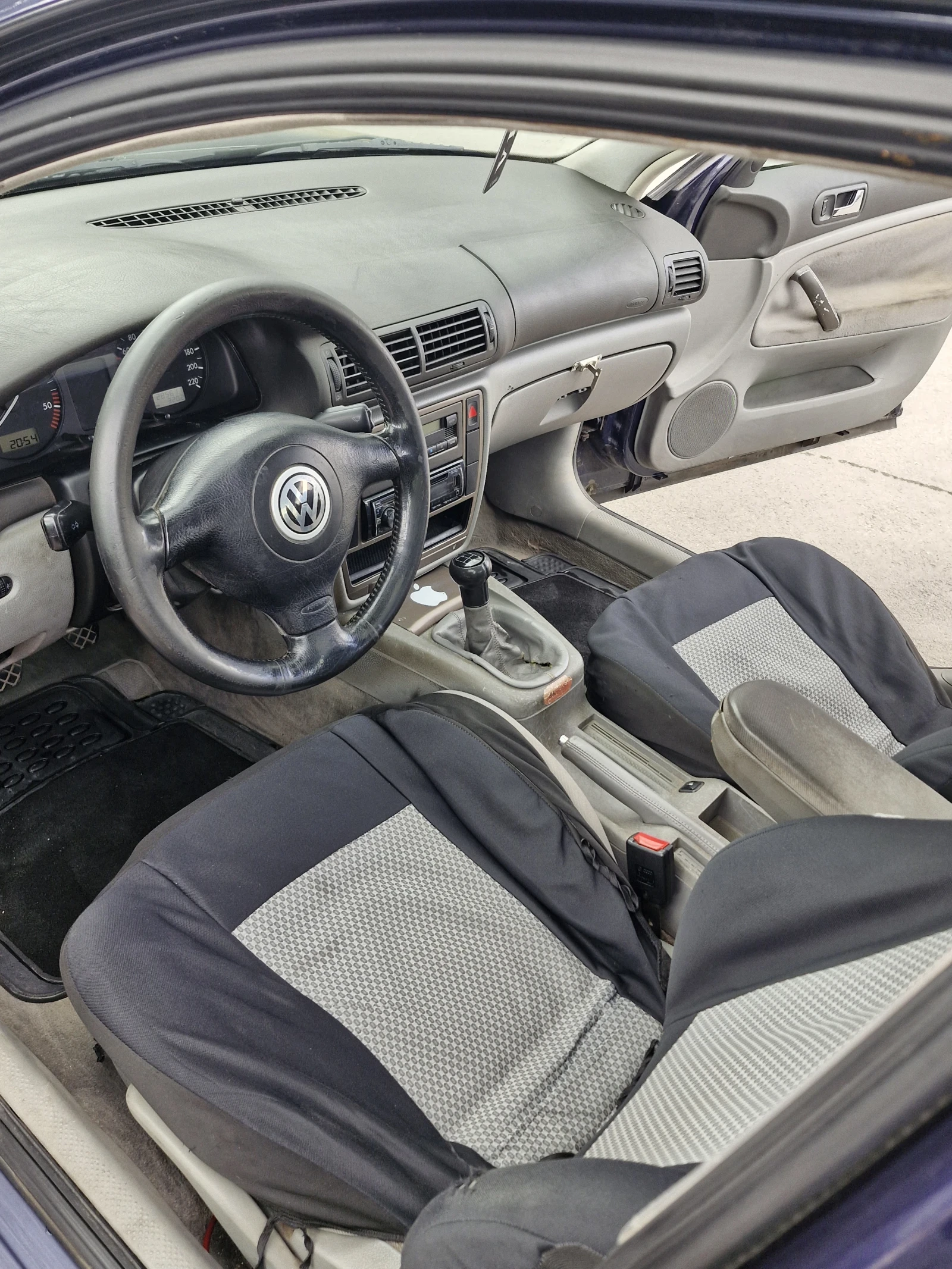 VW Passat  - изображение 7