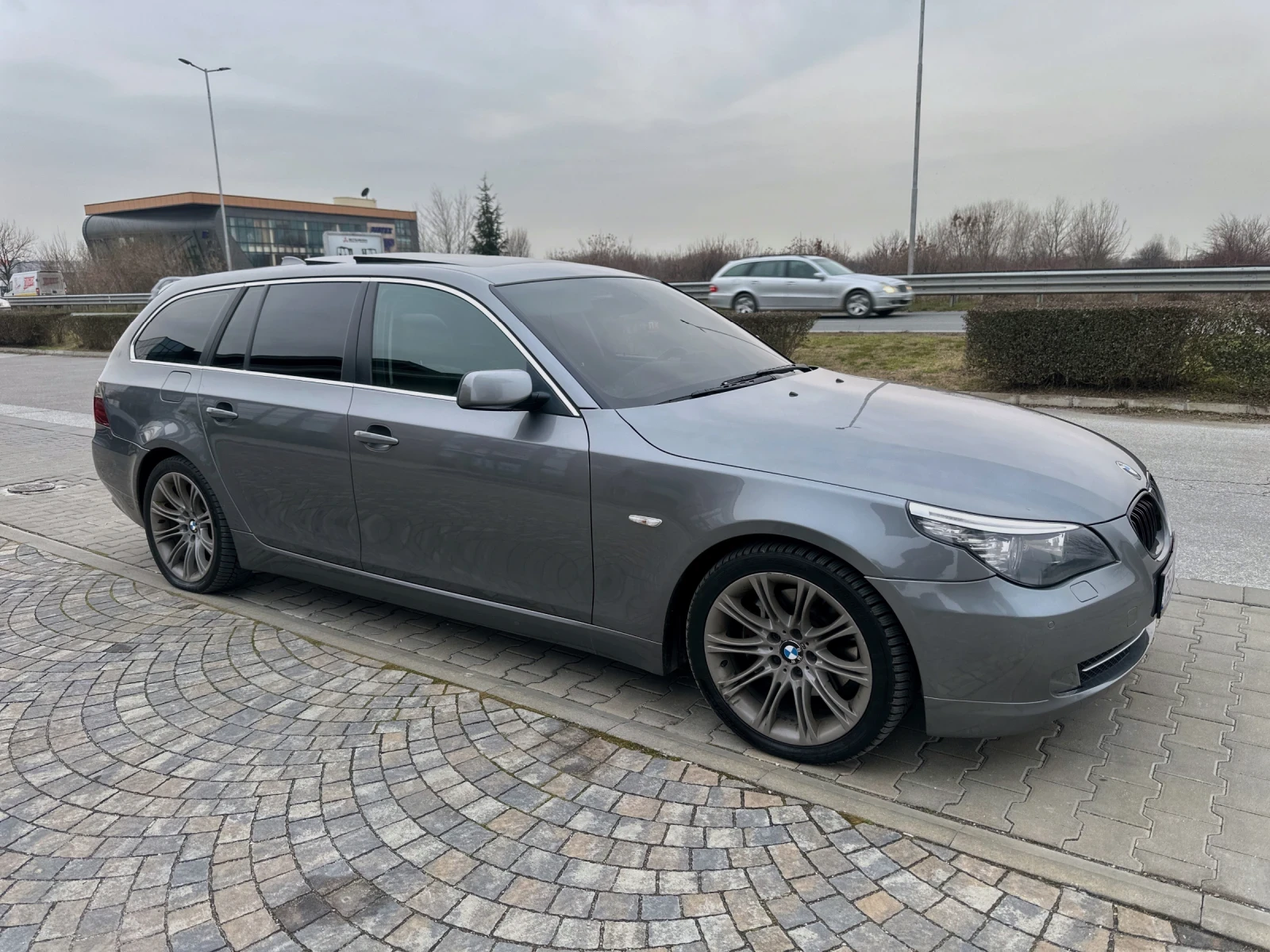 BMW 530 LCI - изображение 2