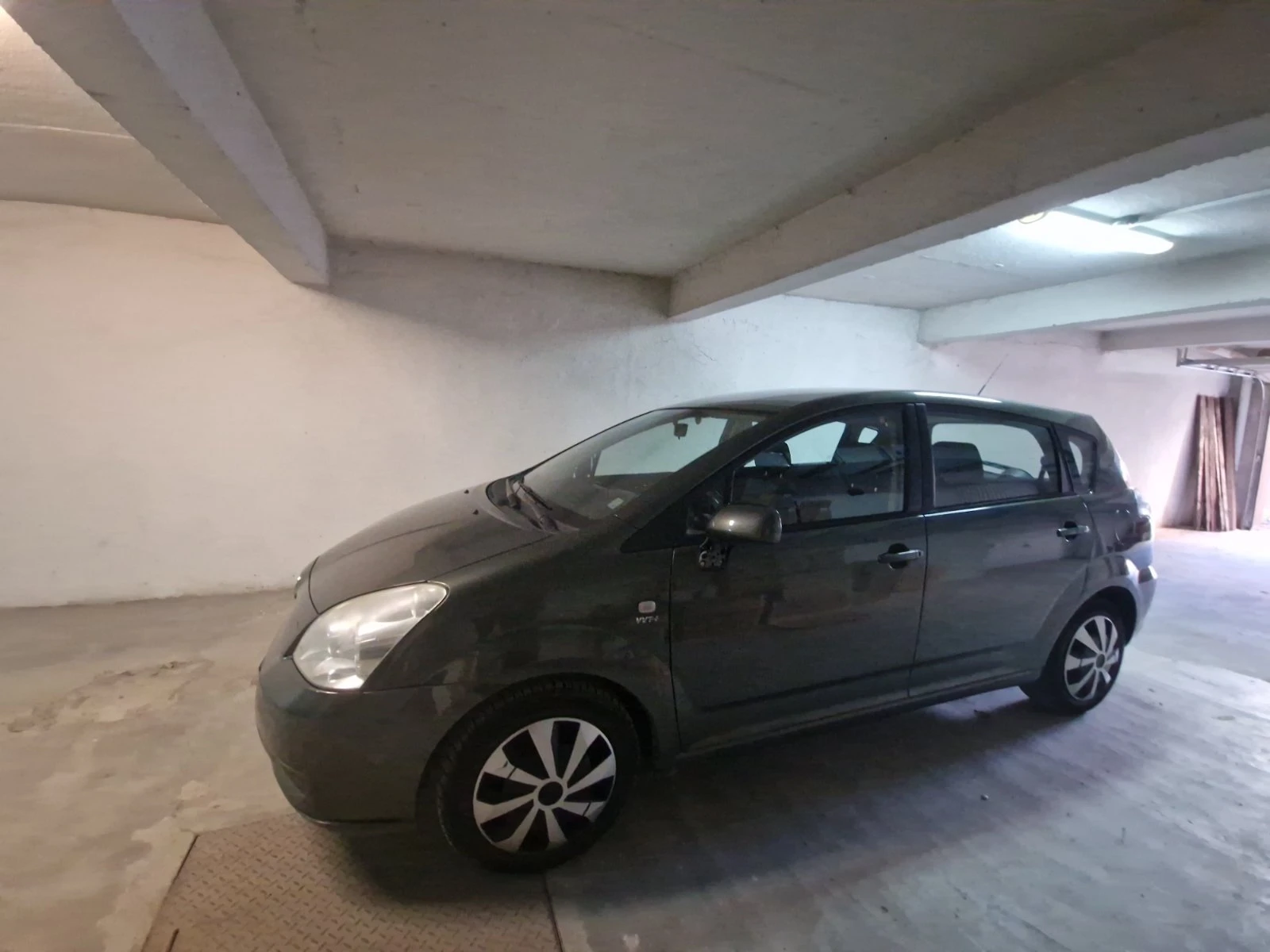 Toyota Corolla verso 1.8 VVT-i , снимка 4 - Автомобили и джипове - 53851212