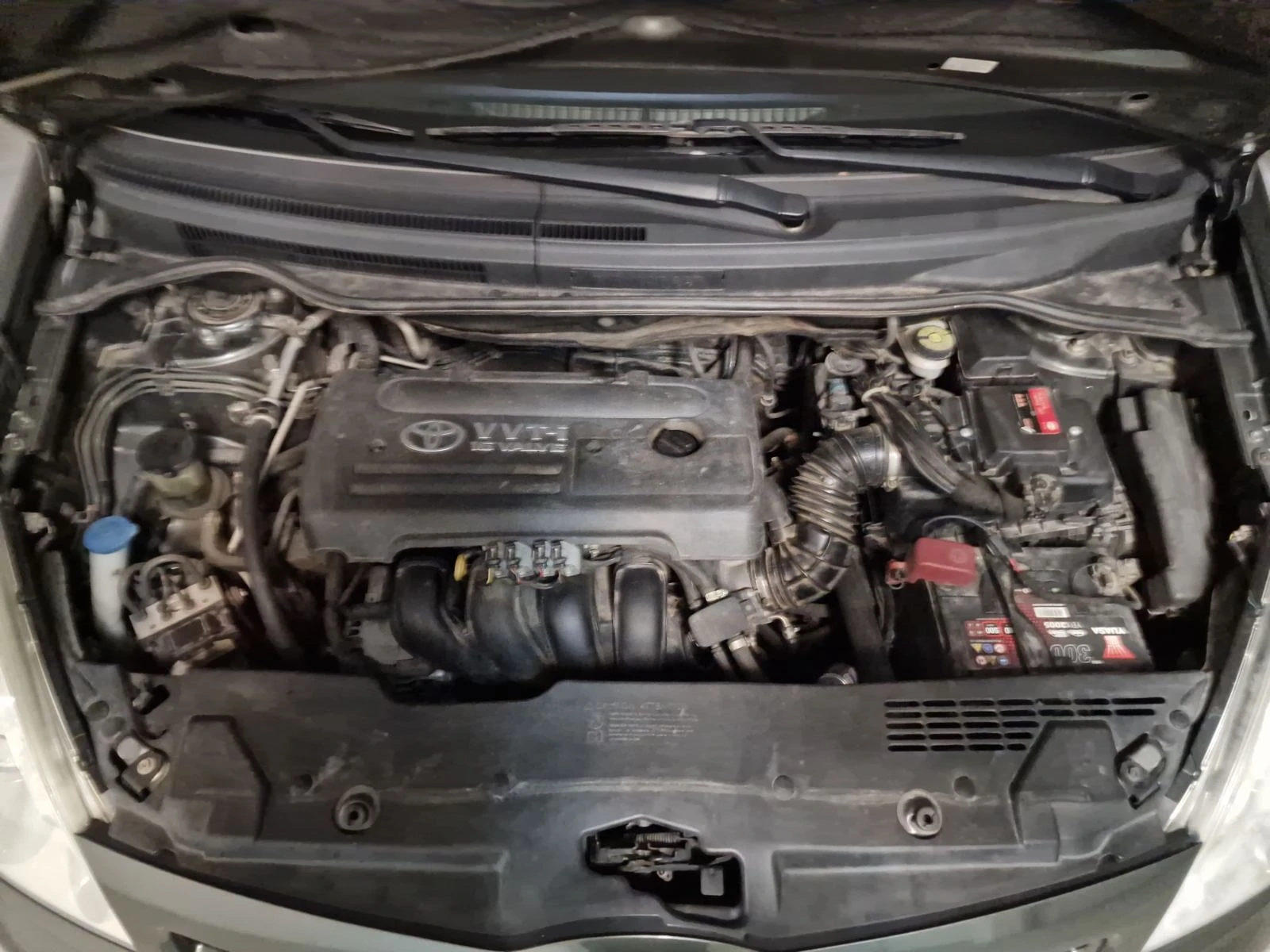 Toyota Corolla verso 1.8 VVT-i , снимка 16 - Автомобили и джипове - 53851212