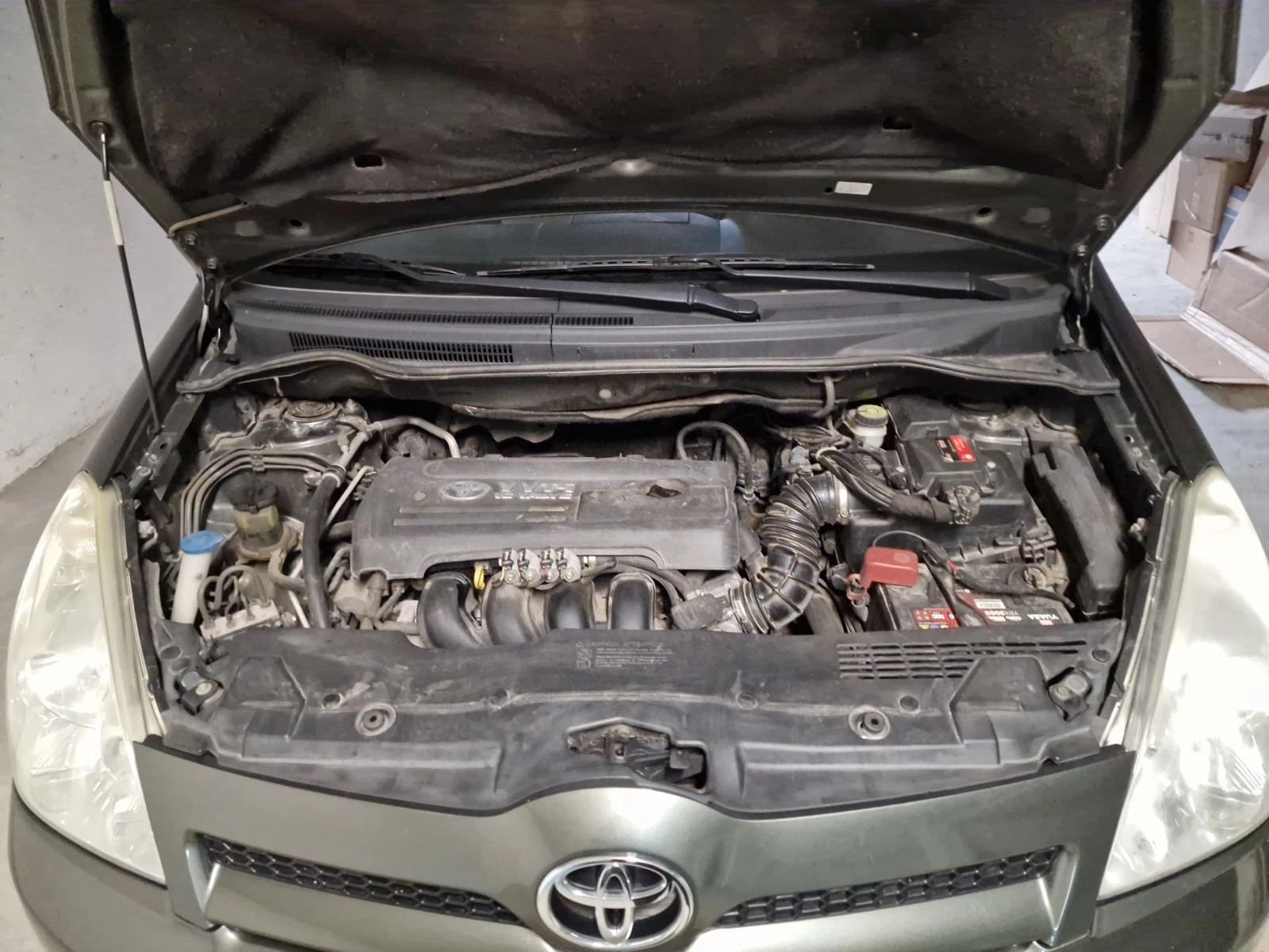 Toyota Corolla verso 1.8 VVT-i , снимка 15 - Автомобили и джипове - 53851212