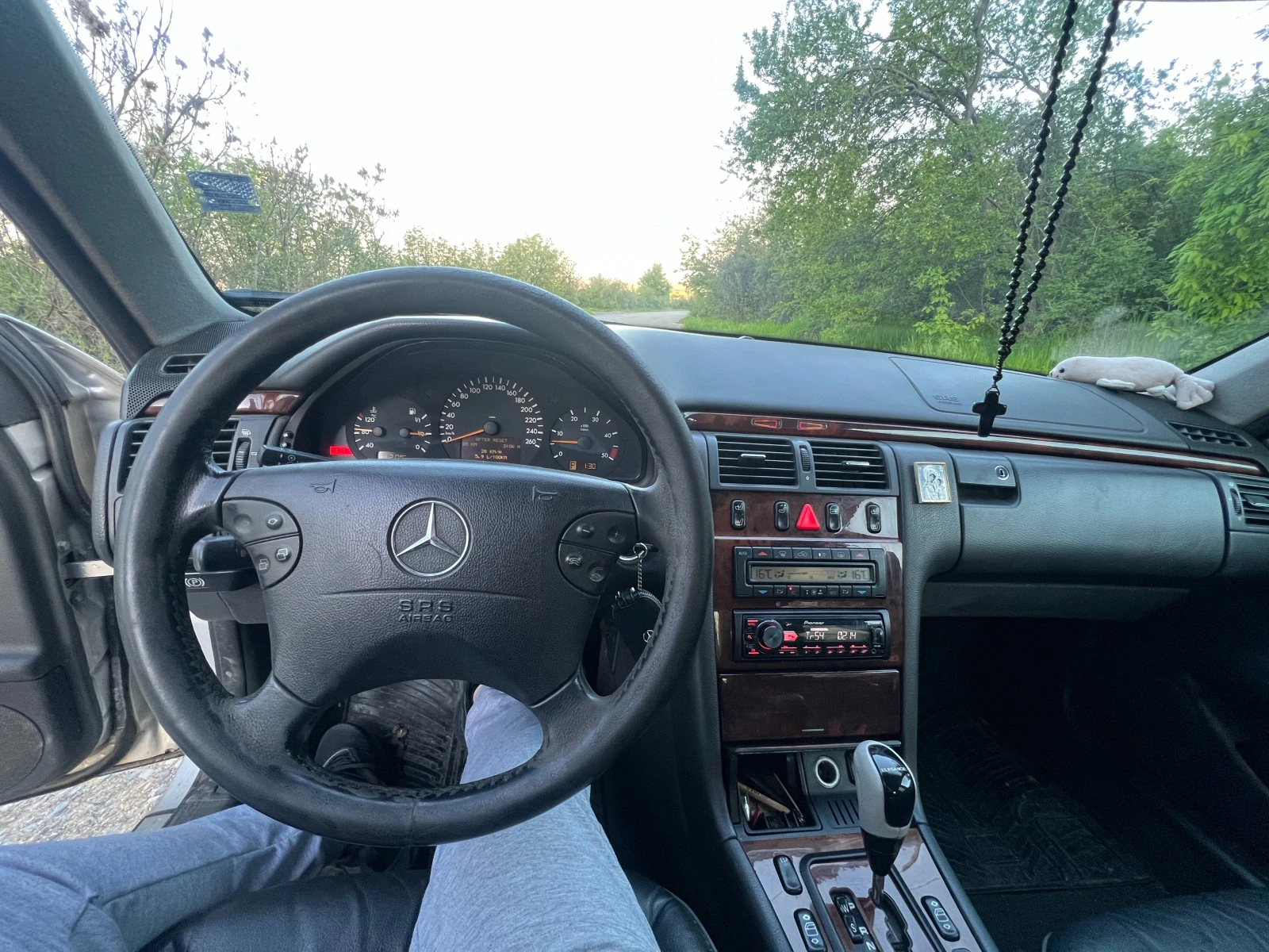 Mercedes-Benz E 270 2.7 CDI facelift, снимка 9 - Автомобили и джипове - 54304236