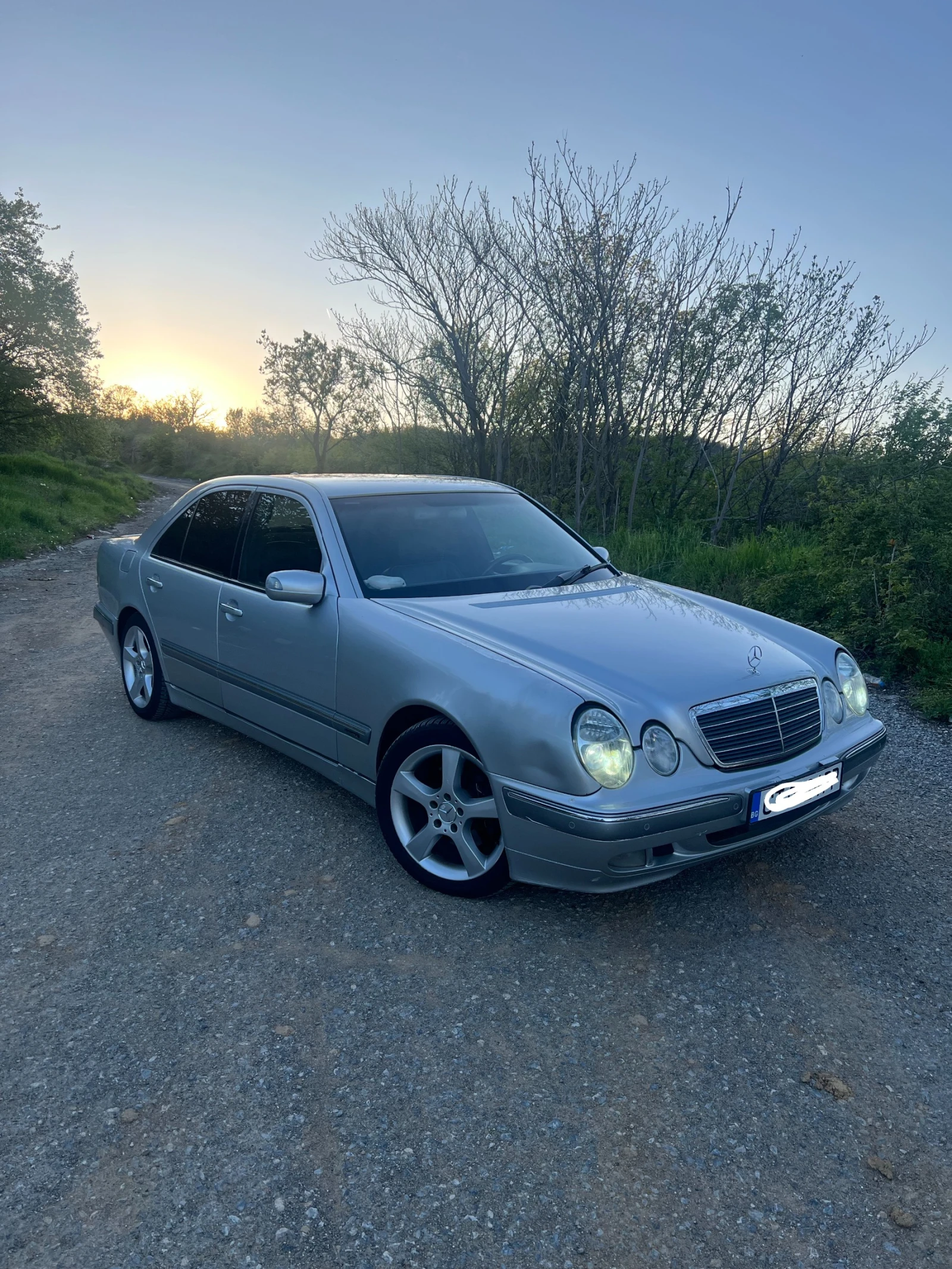 Mercedes-Benz E 270 2.7 CDI facelift, снимка 2 - Автомобили и джипове - 54304236