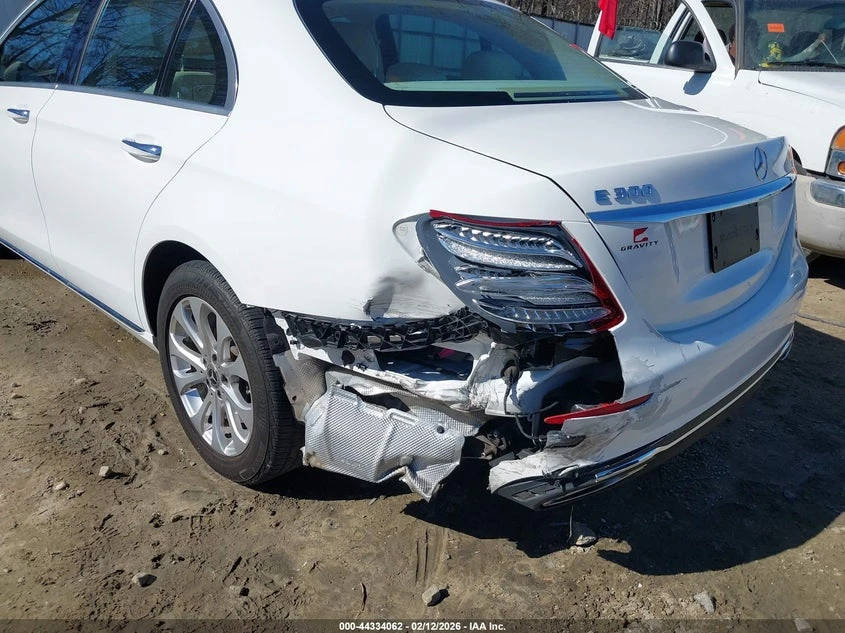 Mercedes-Benz E 300 2.0L I-4 DI, DOHC, VVT, TURBO, 241HP Rear Wheel | Mobile.bg � ����������� 6