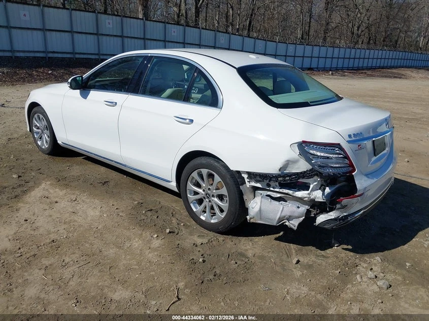 Mercedes-Benz E 300 2.0L I-4 DI, DOHC, VVT, TURBO, 241HP Rear Wheel | Mobile.bg � ����������� 3