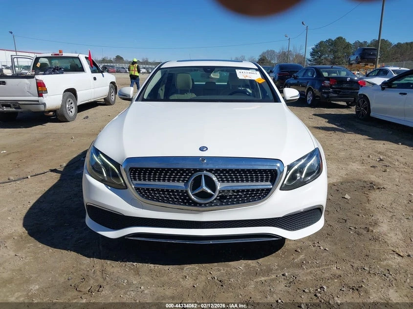 Mercedes-Benz E 300 2.0L I-4 DI, DOHC, VVT, TURBO, 241HP Rear Wheel | Mobile.bg � ����������� 12
