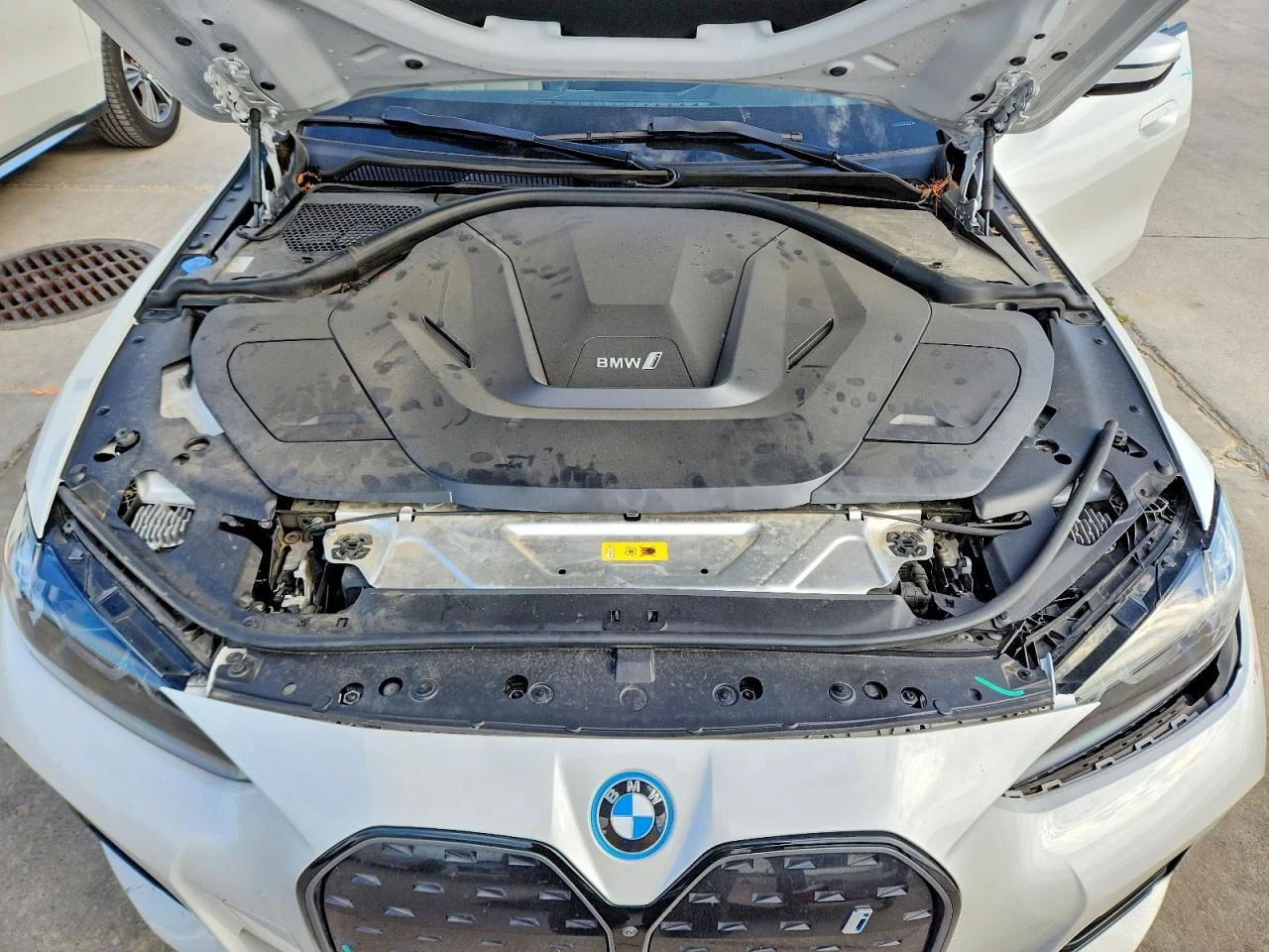 BMW i4 Edrive 40, снимка 11 - Автомобили и джипове - 54575487