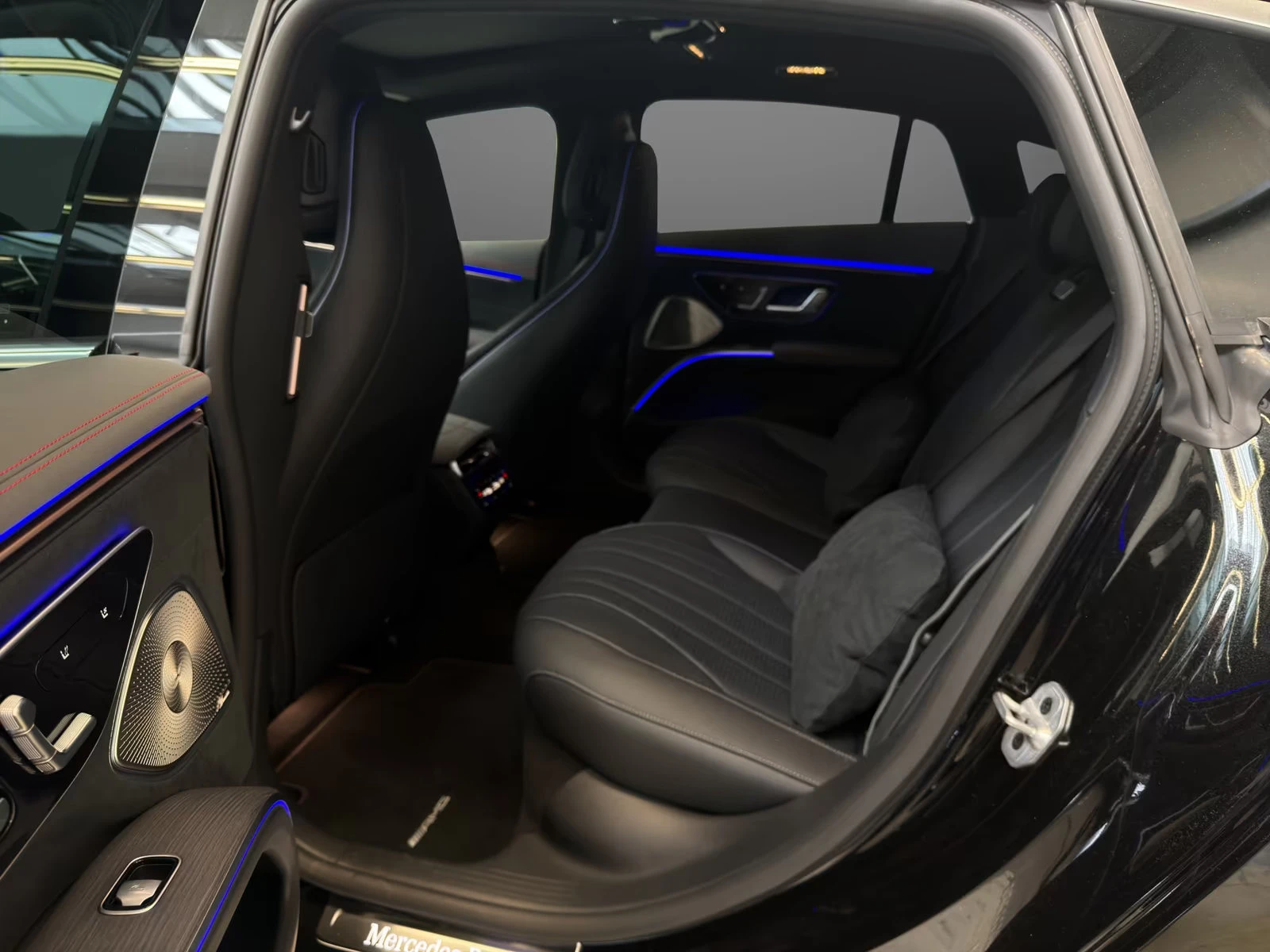 Mercedes-Benz EQS 450+ AMG/360HP/PANO/360/BURM/MEMO/HUD/579q, снимка 13 - Автомобили и джипове - 55587156