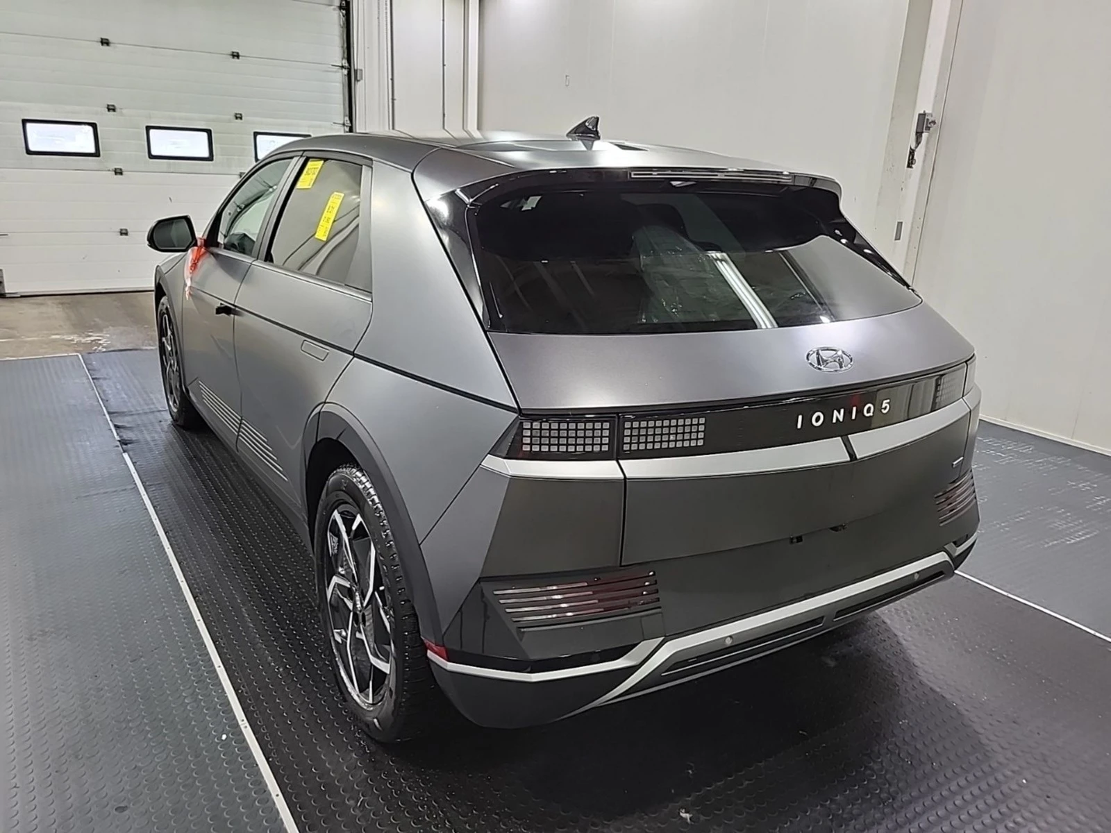 Hyundai Ioniq 5 PREFERRED* AWD* КОЖА* ПОДГРЕВ* МЪРТВА ТОЧКА* КАМЕР, снимка 4 - Автомобили и джипове - 55587580