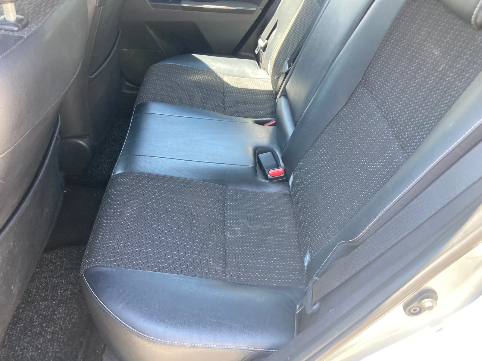 Toyota Auris 1.4 D4D 90ks Full Ekstri Evro 5B, снимка 15 - Автомобили и джипове - 55613856