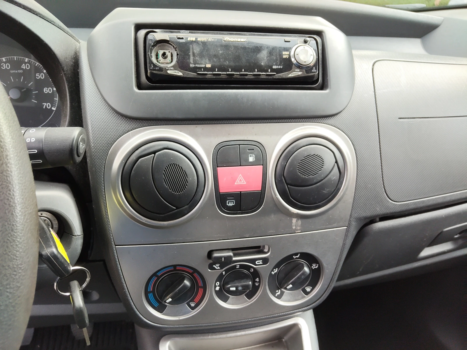 Fiat Qubo 1, 4i 78ps фабричен МЕТАН, снимка 9 - Автомобили и джипове - 55783565