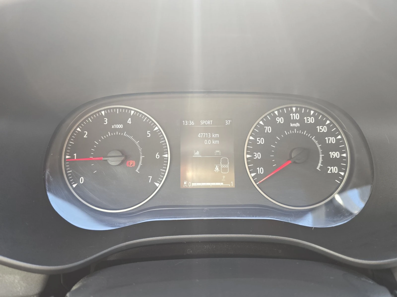 Dacia Sandero 1.0 TCe 90 LPG, снимка 8 - Автомобили и джипове - 56017878