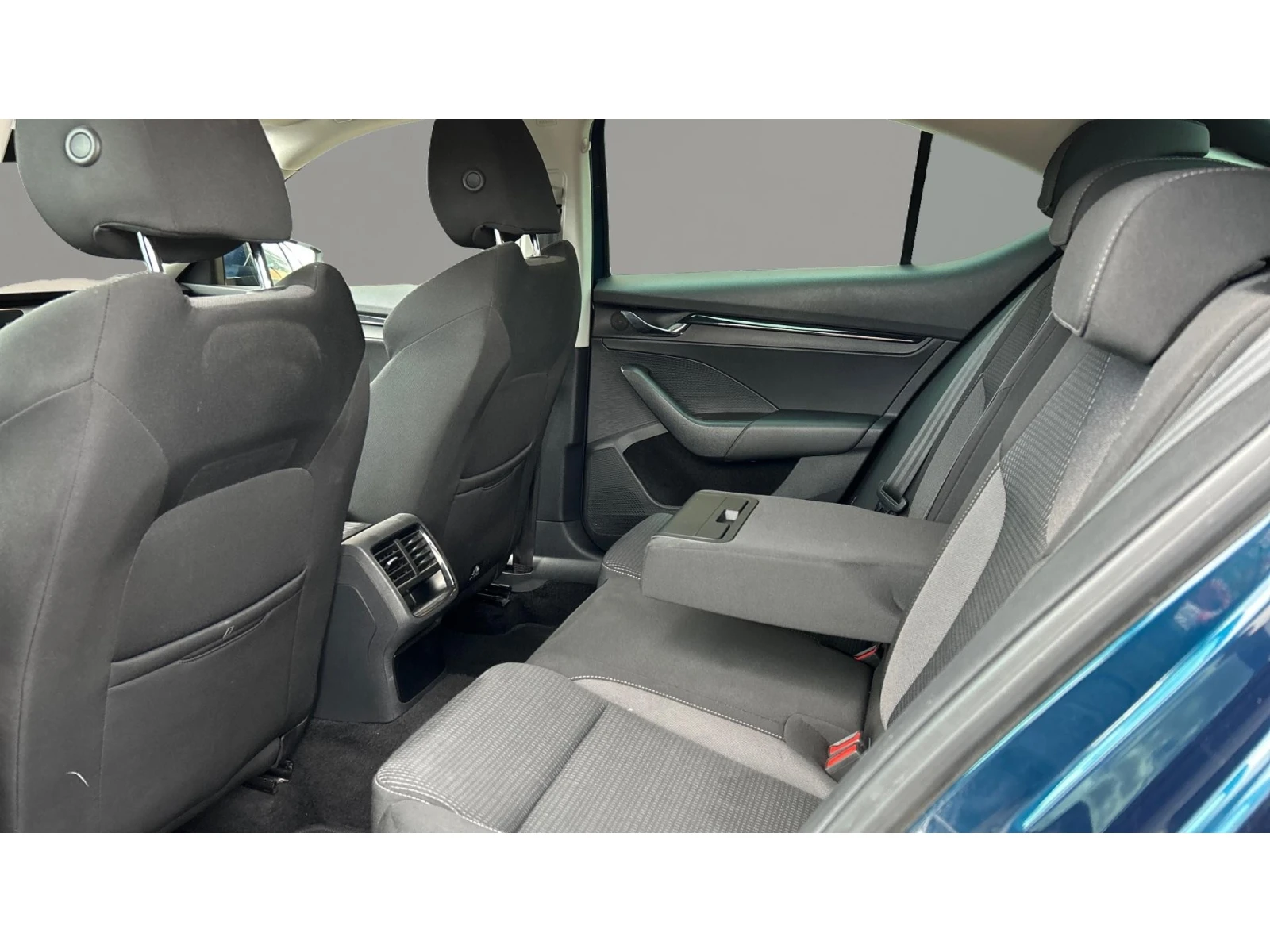Skoda Octavia 1.5 TSi M/T, Месечна вноска от 199  , снимка 11 - Автомобили и джипове - 56259941