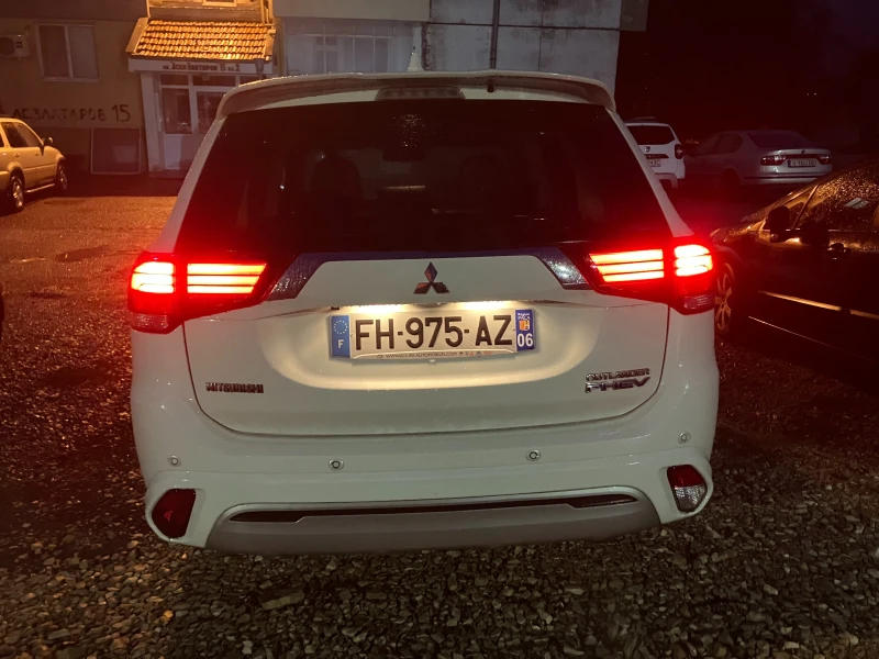 Mitsubishi Outlander PHEV, снимка 12 - Автомобили и джипове - 52652909