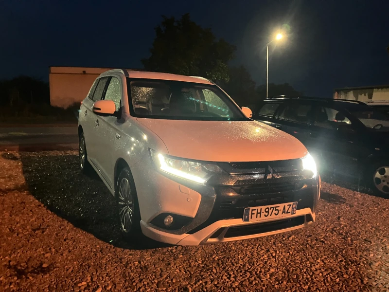 Mitsubishi Outlander PHEV, снимка 10 - Автомобили и джипове - 52652909