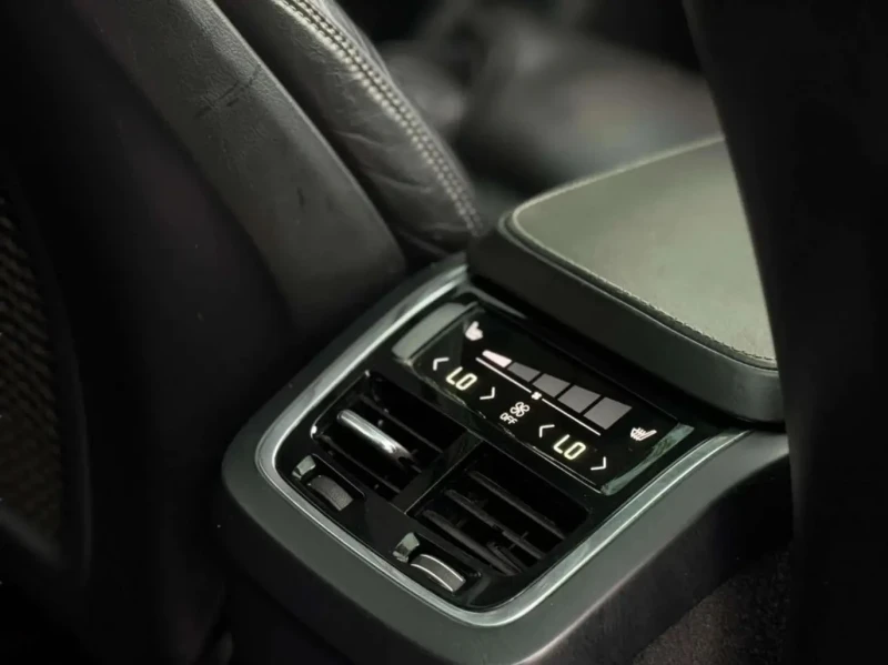 Volvo Xc90 T6 Inscription* Подгрев* Обдух* Пано* , снимка 16 - Автомобили и джипове - 53261957