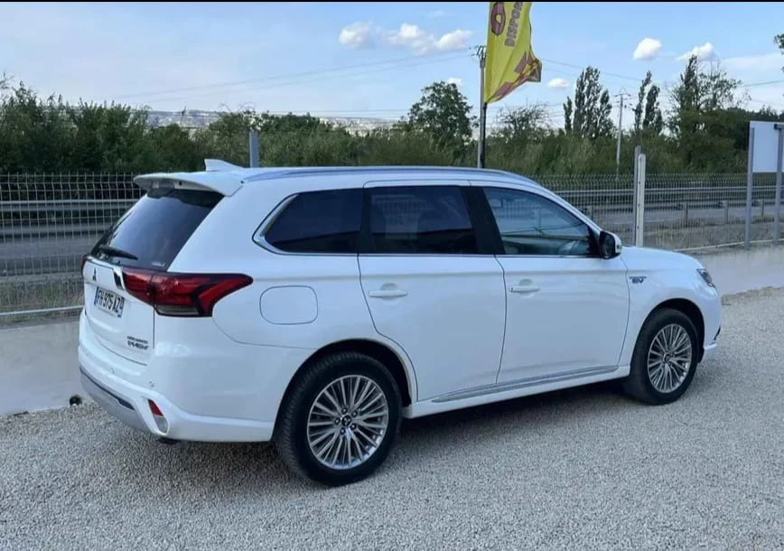 Mitsubishi Outlander PHEV - изображение 3