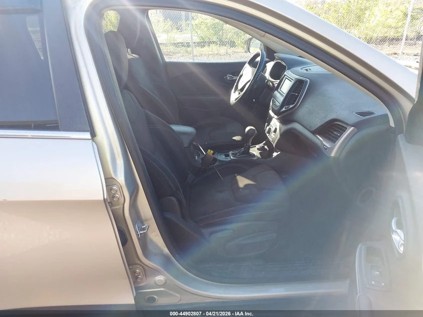 Jeep Cherokee 2.4l Latitude, снимка 5 - Автомобили и джипове - 54368252