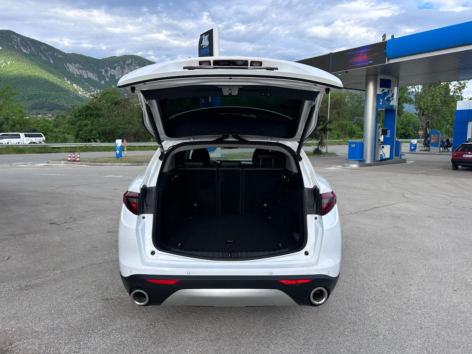 Alfa Romeo Stelvio Q4 FaceLift - 2.2M-JET - РЕАЛНИ КИЛОМЕТРИ, снимка 17 - Автомобили и джипове - 54446996