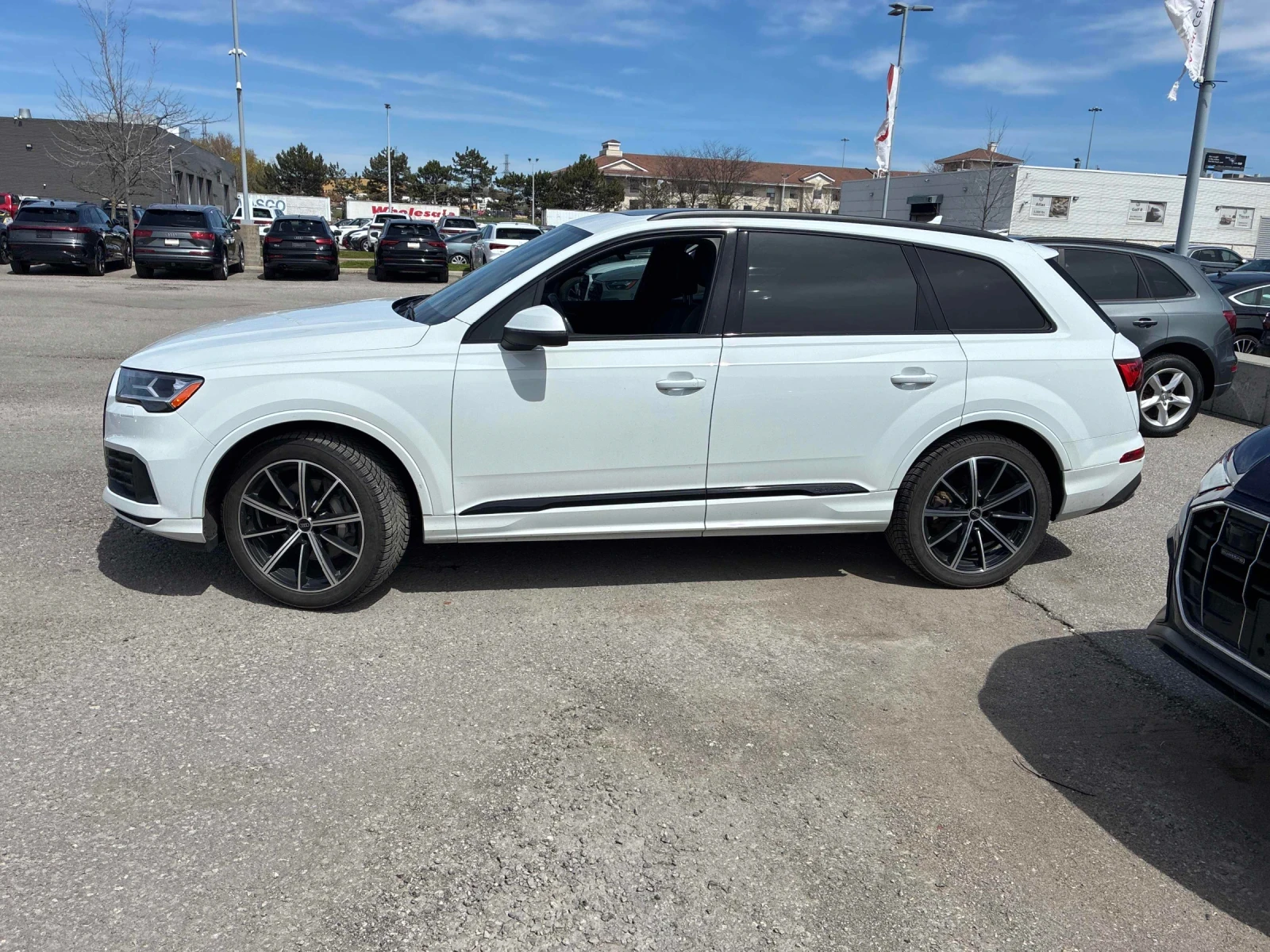 Audi Q7 ПОДГРЕВ * ПАНОРАМА * КЛИП НА МОТОРА * CARFAX, снимка 2 - Автомобили и джипове - 54529128