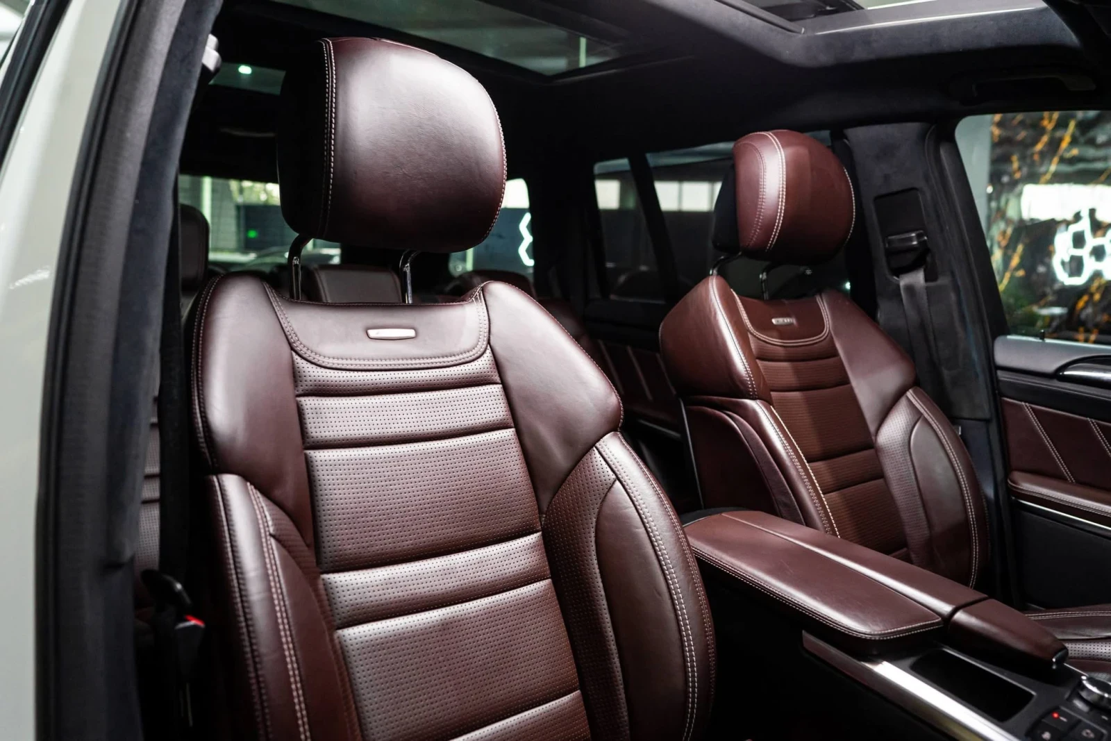 Mercedes-Benz GL 63 AMG V8 BITURBO LED ПАНО DESIGNO H&K ЛИЗИНГ 100% , снимка 14 - Автомобили и джипове - 54995938