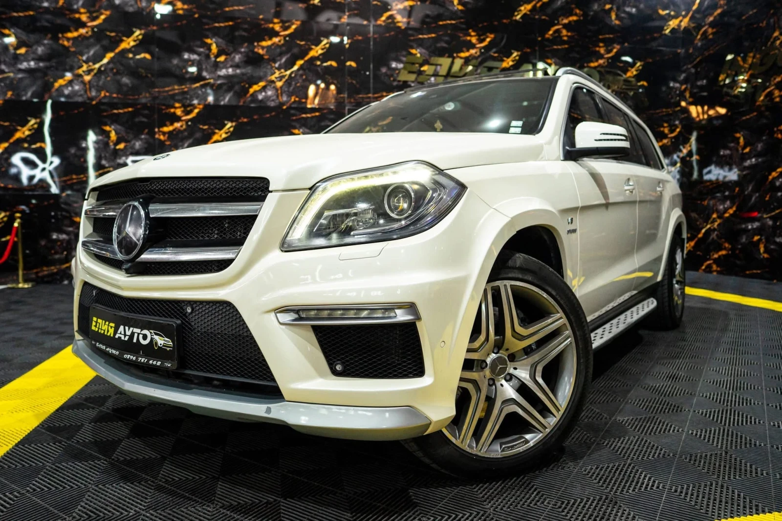 Mercedes-Benz GL 63 AMG V8 BITURBO LED ПАНО DESIGNO H&K ЛИЗИНГ 100% , снимка 4 - Автомобили и джипове - 54995938