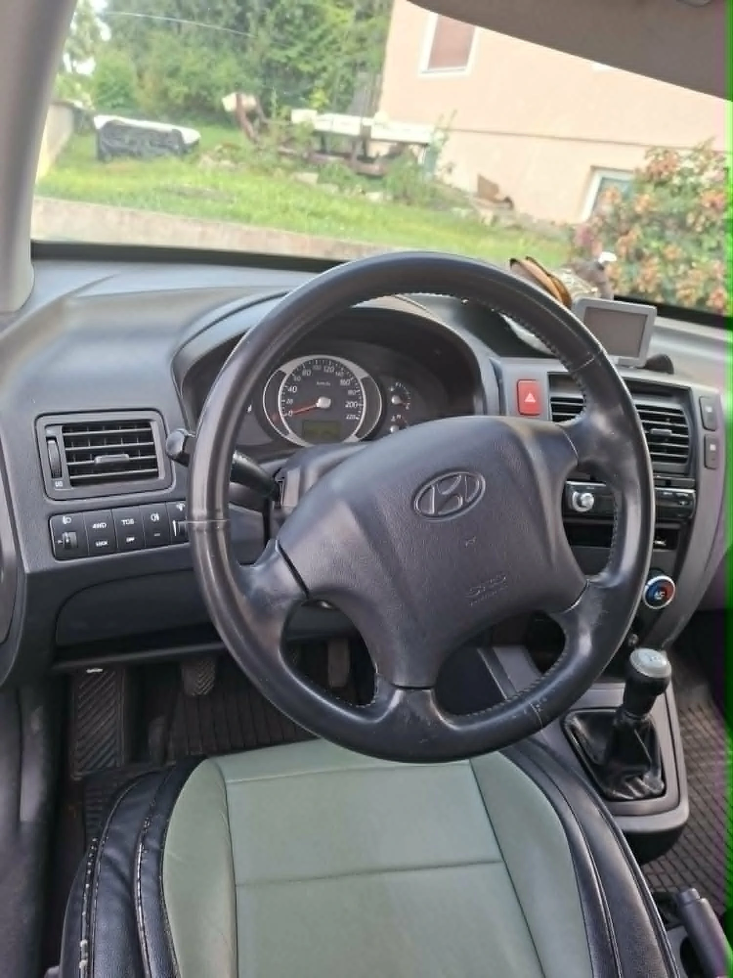 Hyundai Tucson 4x4, снимка 4 - Автомобили и джипове - 55565103