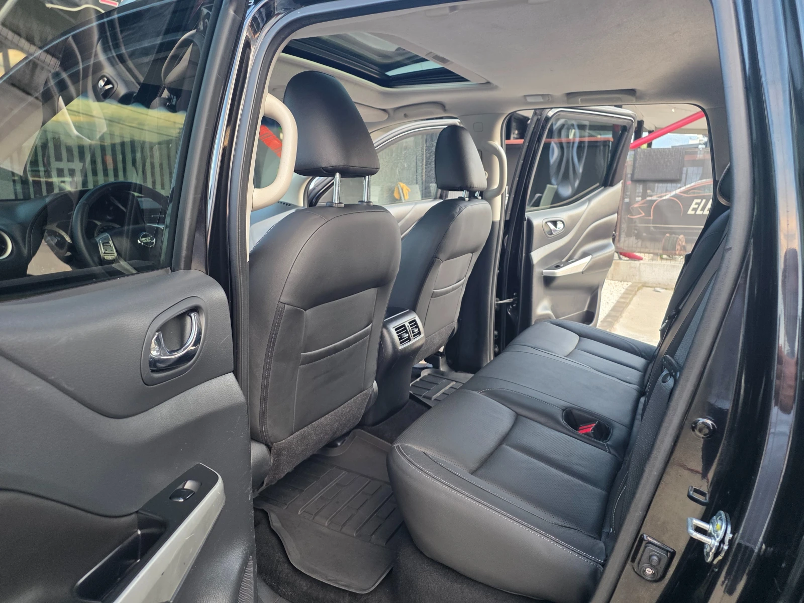 Nissan Navara TEKNA 2.3DCI-190к.с EURO 6b-4x4- ШВЕЙЦАРИЯ, снимка 13 - Автомобили и джипове - 56133208